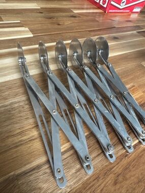 Vintage Stainless Steel Expandable 6 blade Pizza pastry Cutter - Silver